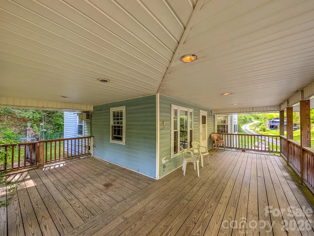 77 Griffith Branch Road Green Mountain NC 28740