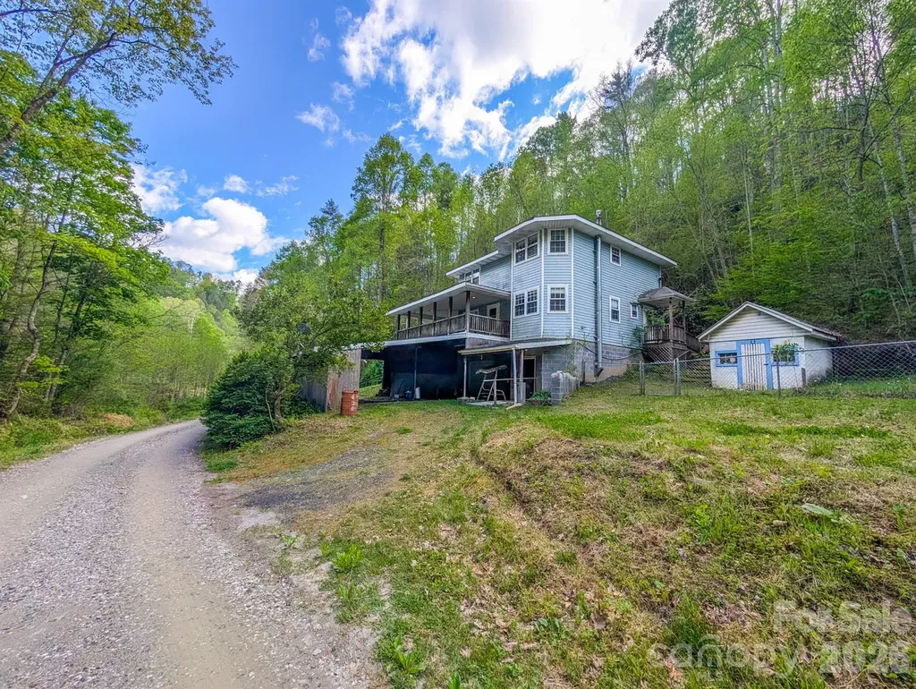 77 Griffith Branch Road Green Mountain NC 28740