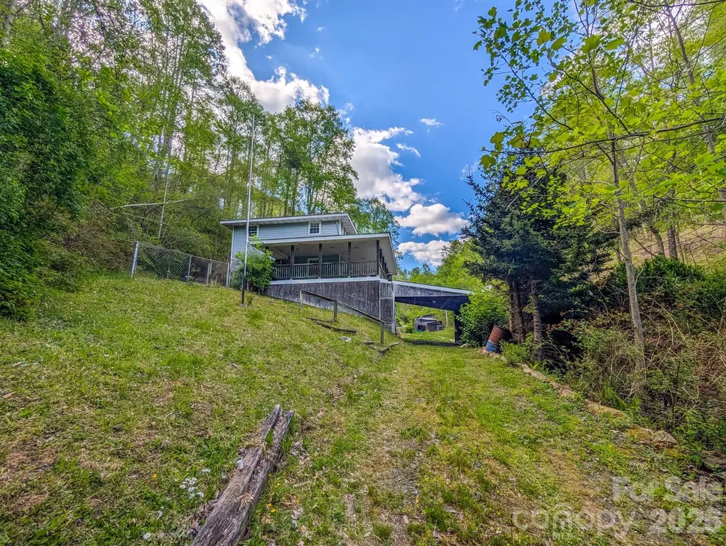 77 Griffith Branch Road Green Mountain NC 28740