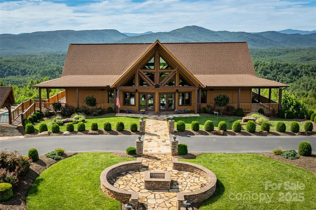 2071 Thoroughbred Way Lenoir NC 28645