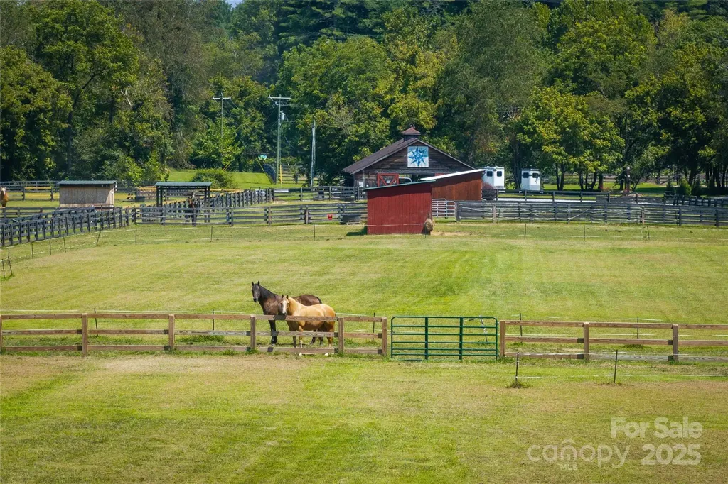 2071 Thoroughbred Way Lenoir NC 28645