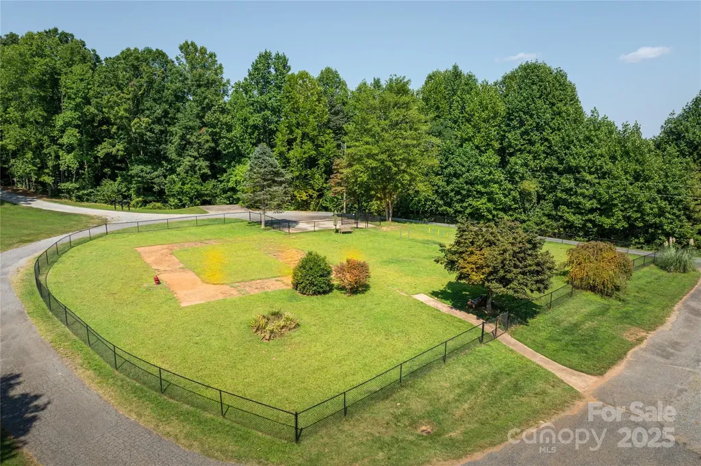 2071 Thoroughbred Way Lenoir NC 28645