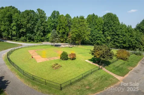 2071 Thoroughbred Way Lenoir NC 28645
