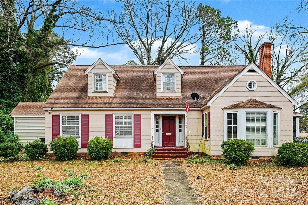 109 S Austin Street Maxton NC 28364