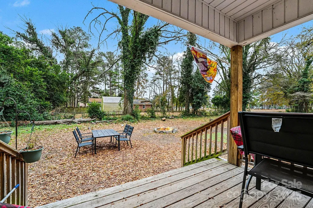 109 S Austin Street Maxton NC 28364