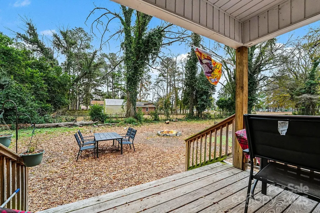 109 S Austin Street Maxton NC 28364