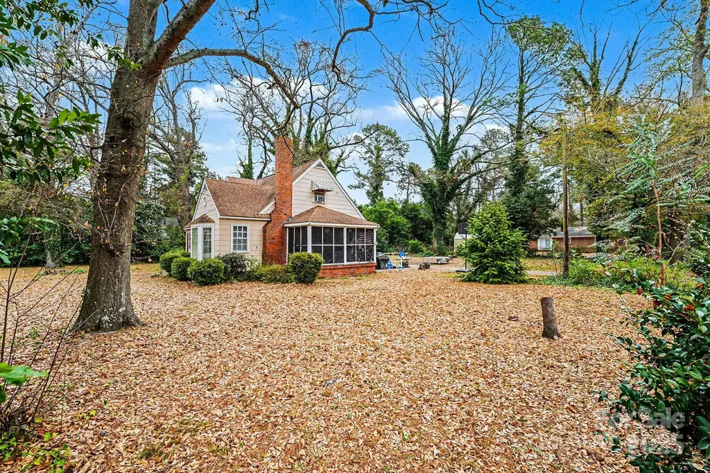 109 S Austin Street Maxton NC 28364