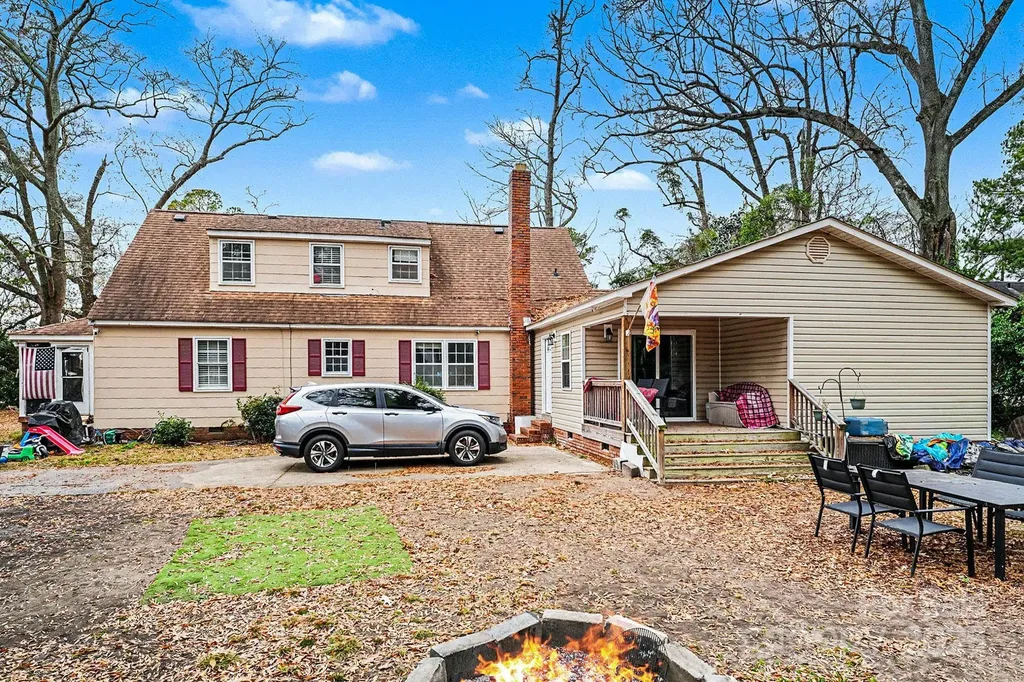 109 S Austin Street Maxton NC 28364