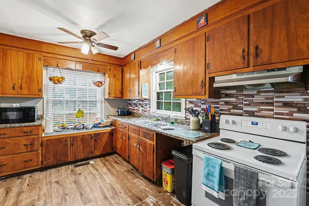 109 S Austin Street Maxton NC 28364