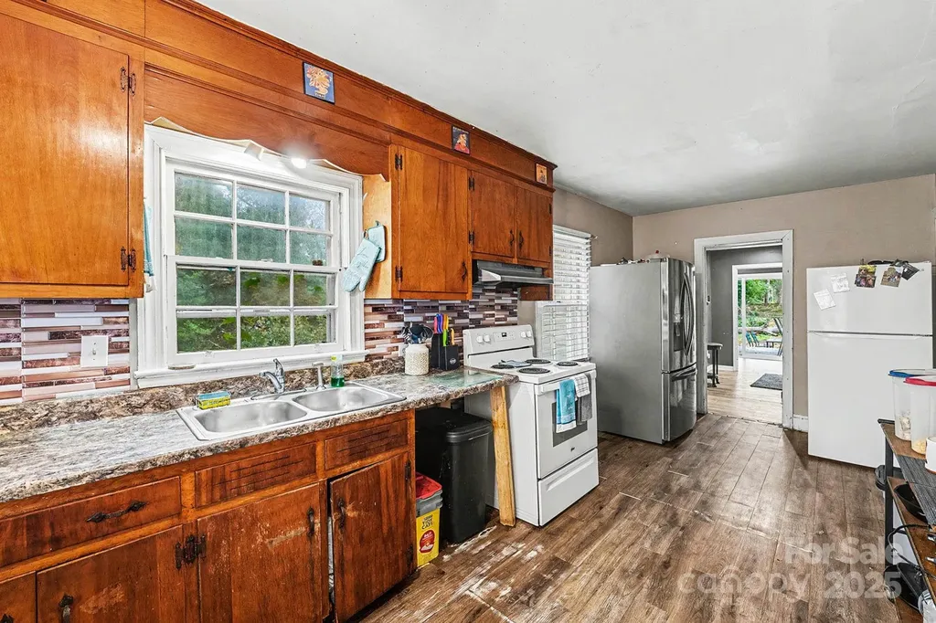 109 S Austin Street Maxton NC 28364