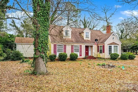 109 S Austin Street Maxton NC 28364