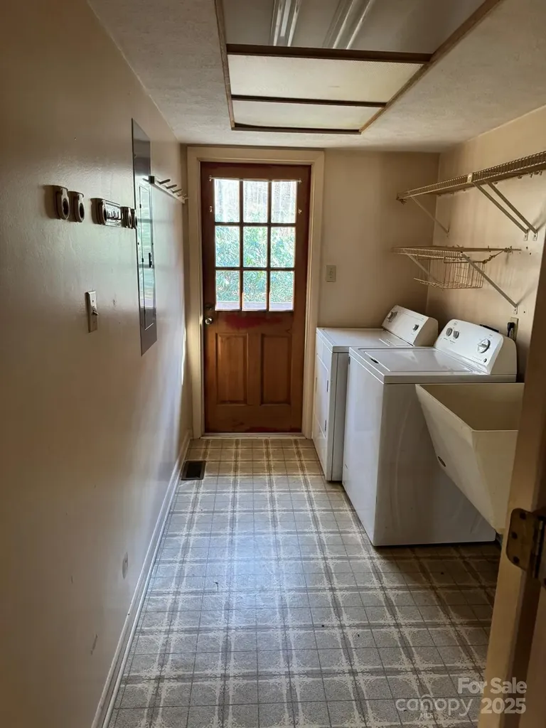 80 Larkspur Lane Cullowhee NC 28723