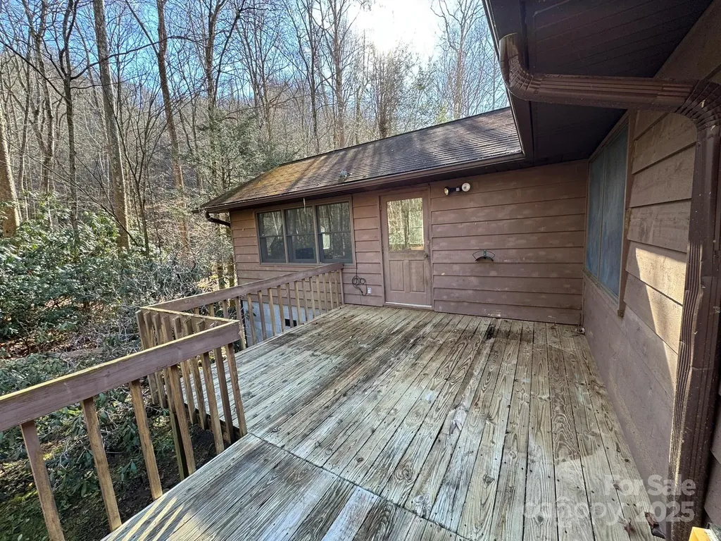80 Larkspur Lane Cullowhee NC 28723