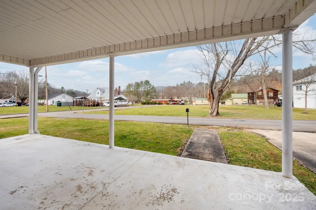 43 Henline Lane Bakersville NC 28705