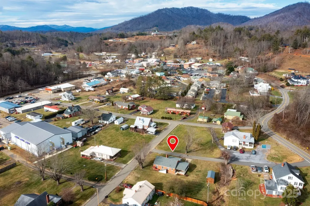 43 Henline Lane Bakersville NC 28705