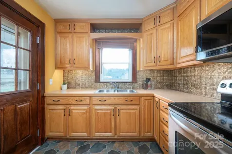 43 Henline Lane Bakersville NC 28705