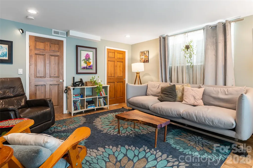 10 Lance Lane Asheville NC 28806