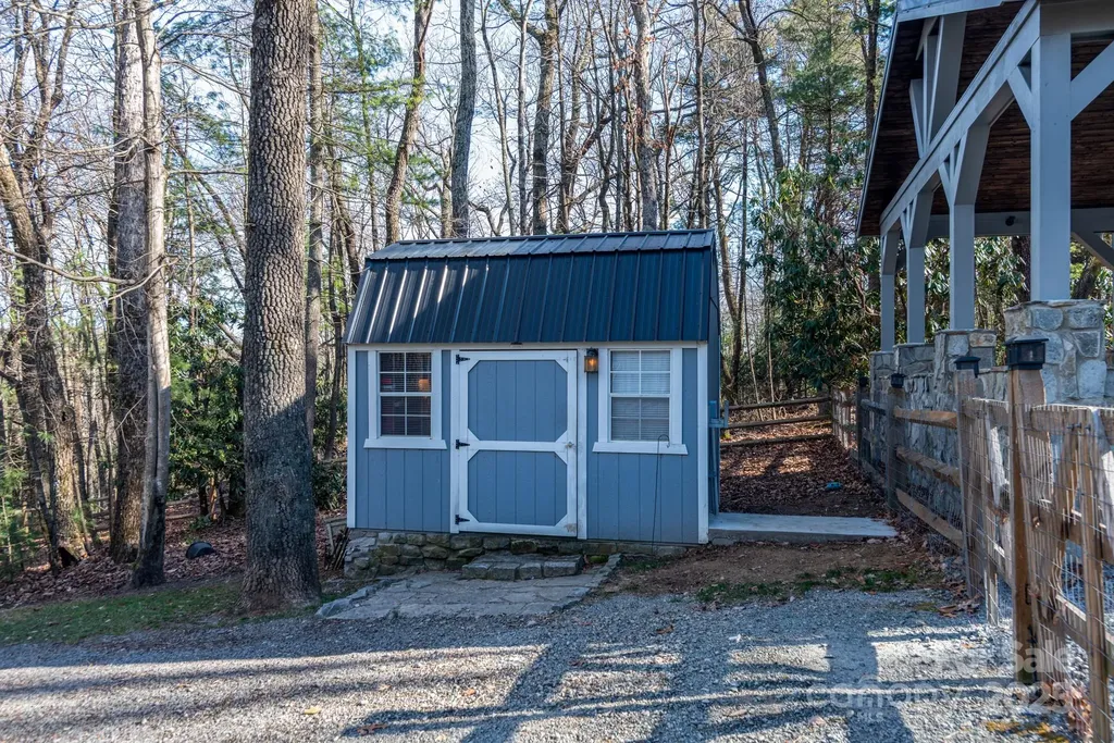 21 Maple Leaf Lane Glade Valley NC 28627