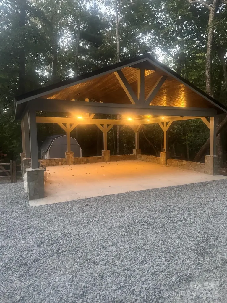 21 Maple Leaf Lane Glade Valley NC 28627