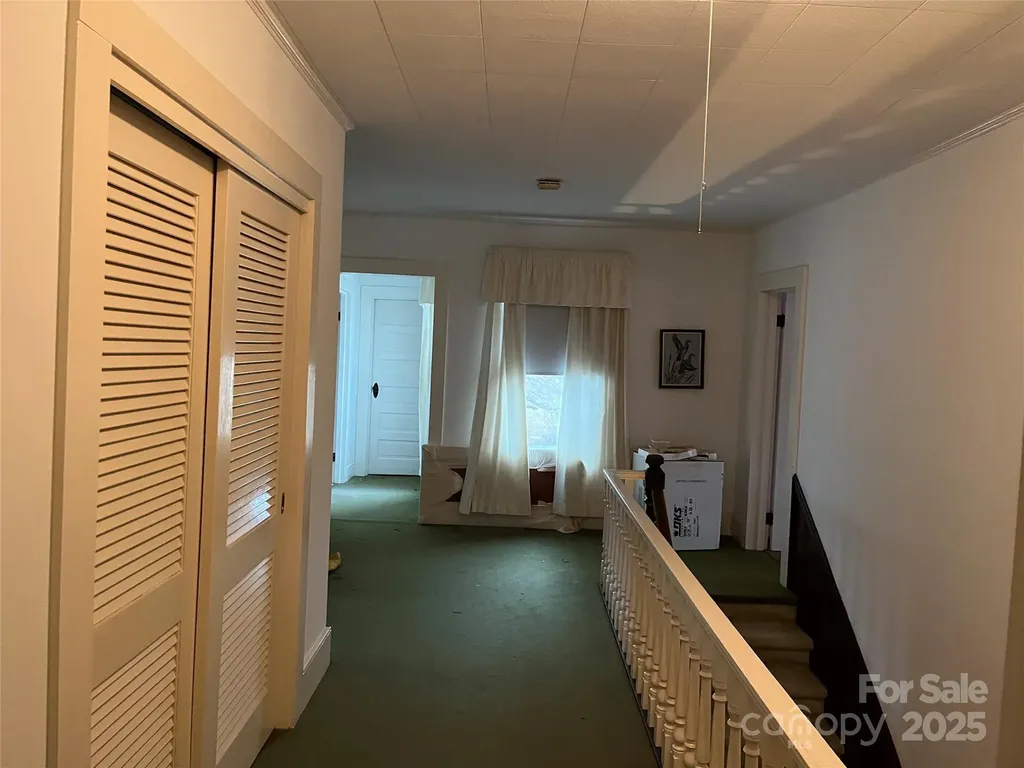 526 W Houstonville Road W Hamptonville NC 27020