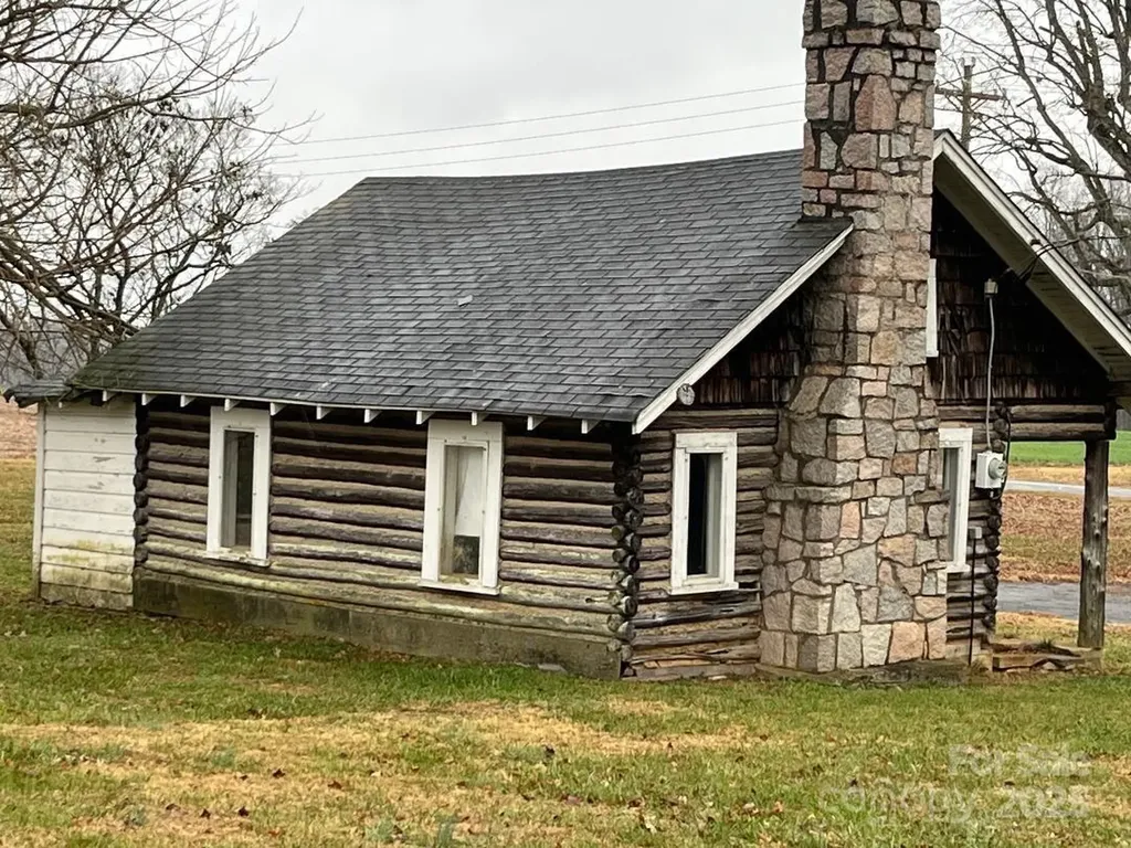 526 W Houstonville Road W Hamptonville NC 27020