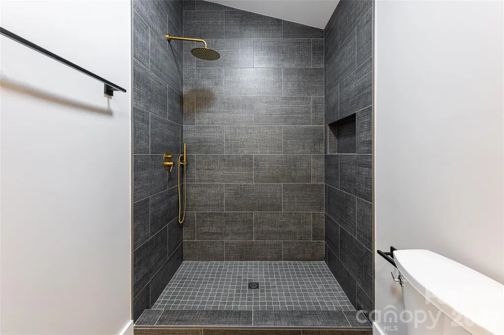 153 Hackleburg Lane Hendersonville NC 28792