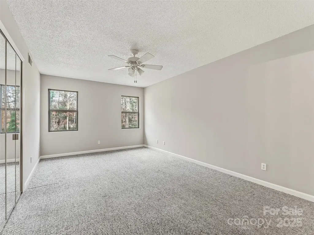 102 Abbey Circle Asheville NC 28805