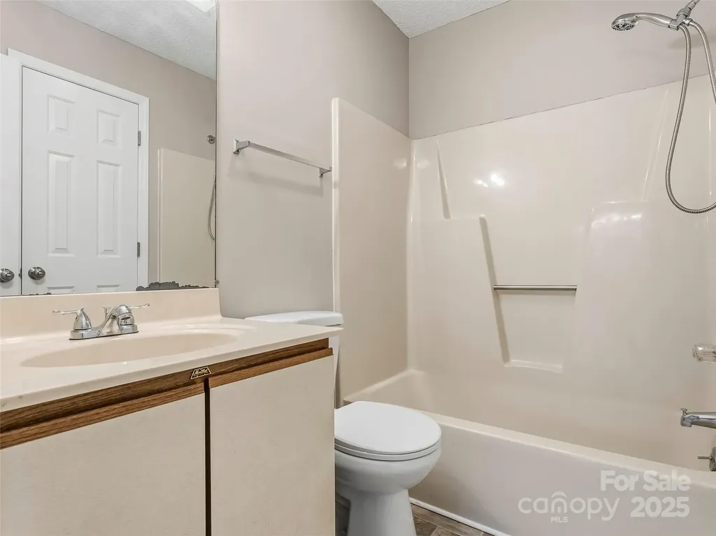 102 Abbey Circle Asheville NC 28805