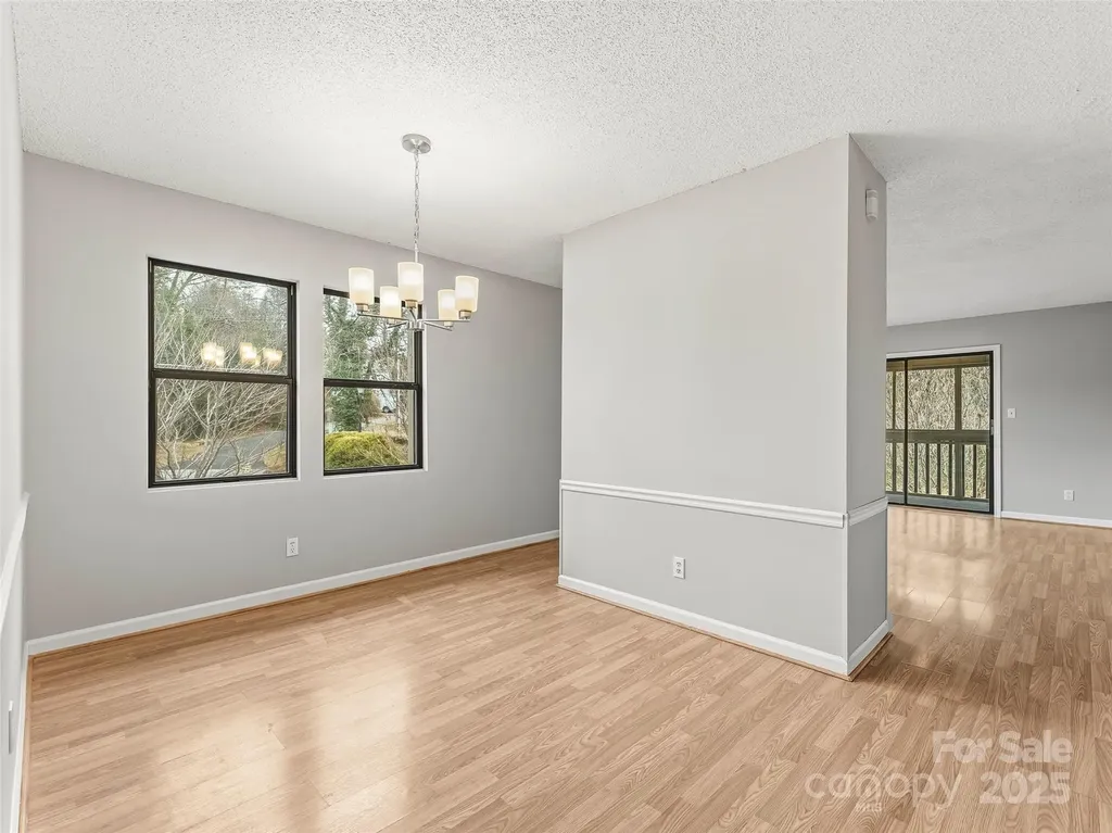 102 Abbey Circle Asheville NC 28805