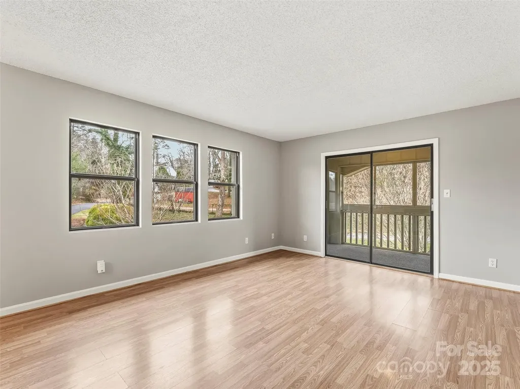 102 Abbey Circle Asheville NC 28805