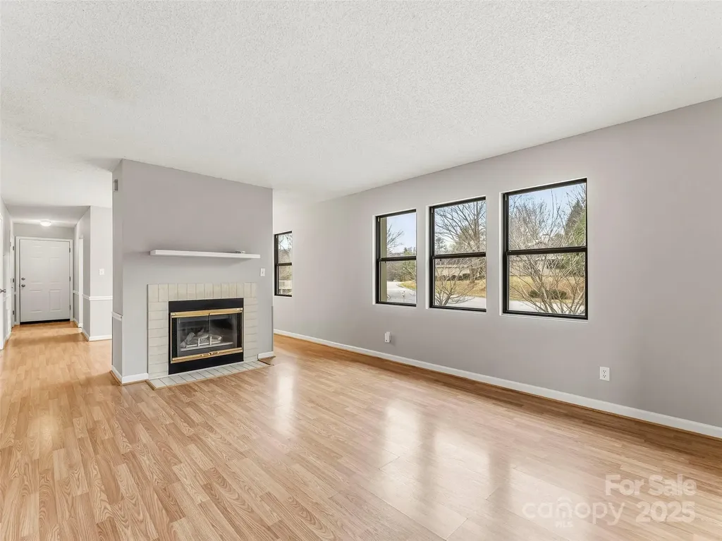 102 Abbey Circle Asheville NC 28805