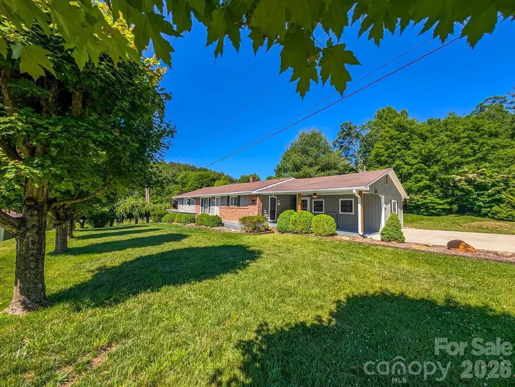 39 Hawthorne Lane Burnsville NC 28714