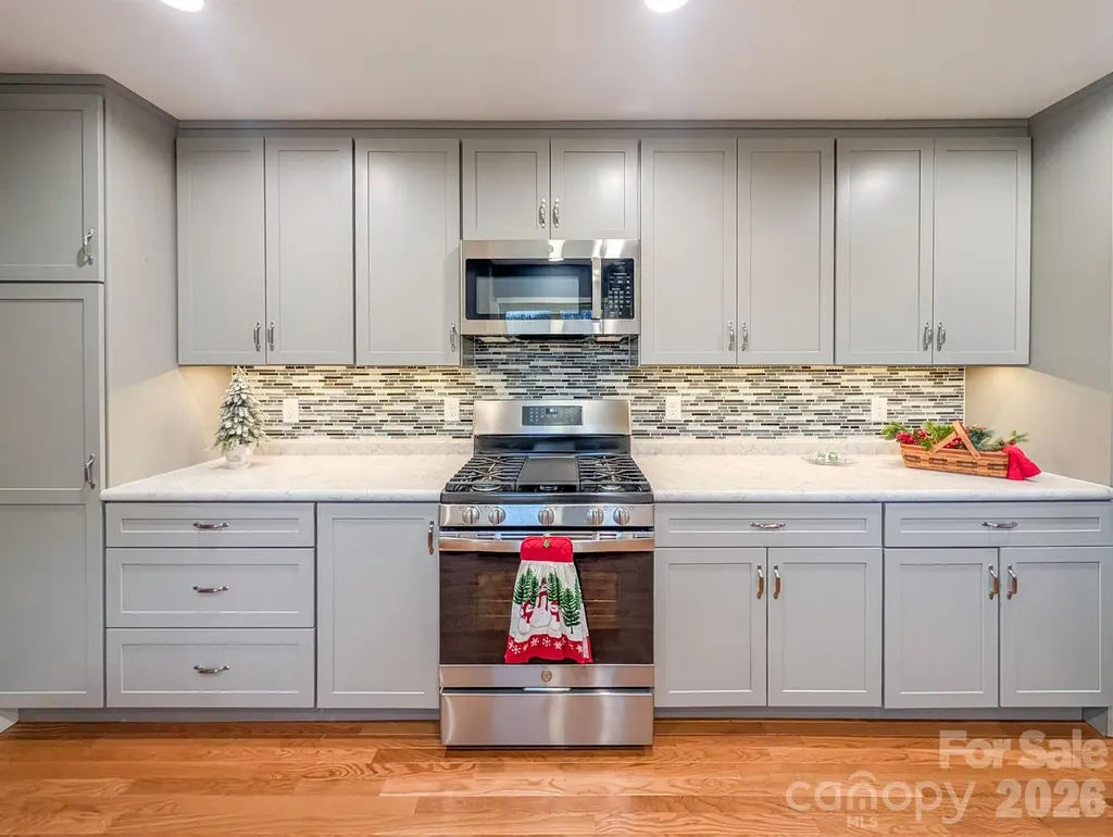 39 Hawthorne Lane Burnsville NC 28714