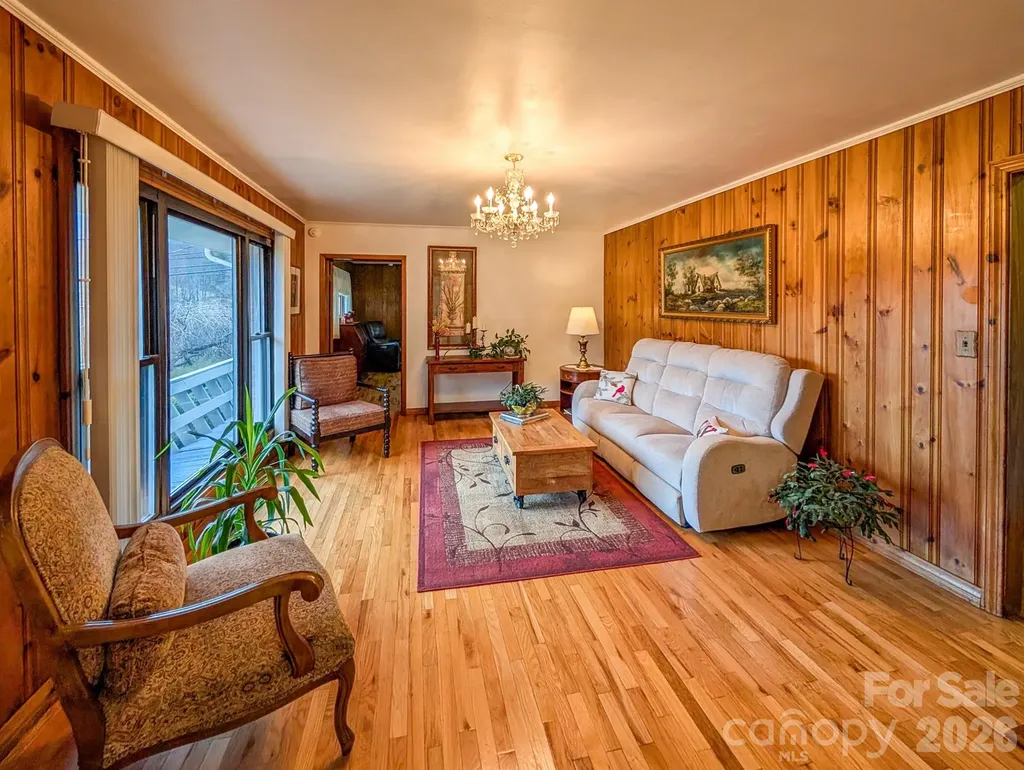 39 Hawthorne Lane Burnsville NC 28714