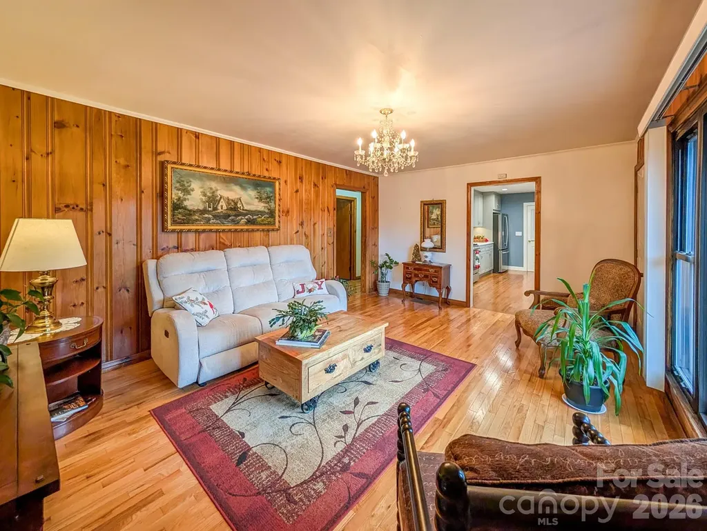 39 Hawthorne Lane Burnsville NC 28714