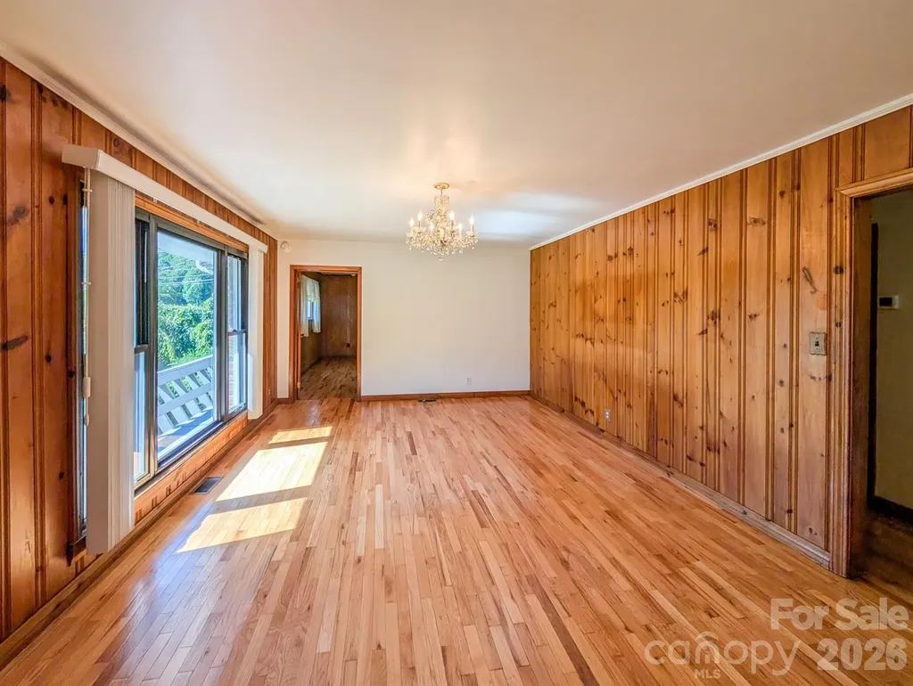 39 Hawthorne Lane Burnsville NC 28714