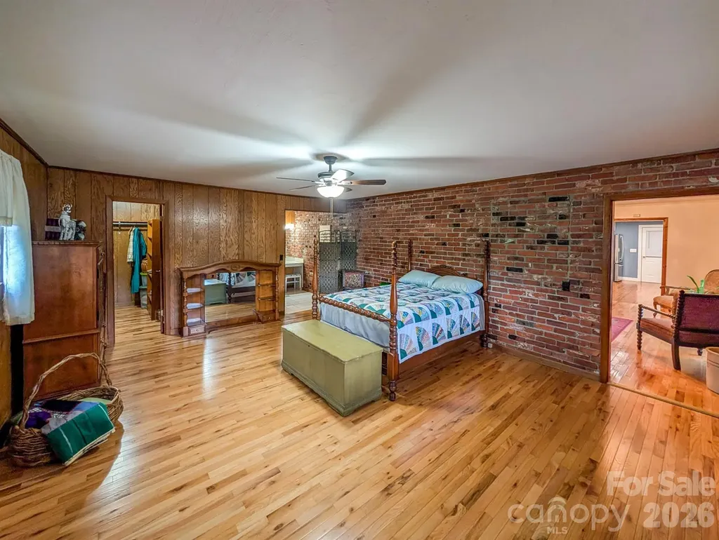 39 Hawthorne Lane Burnsville NC 28714