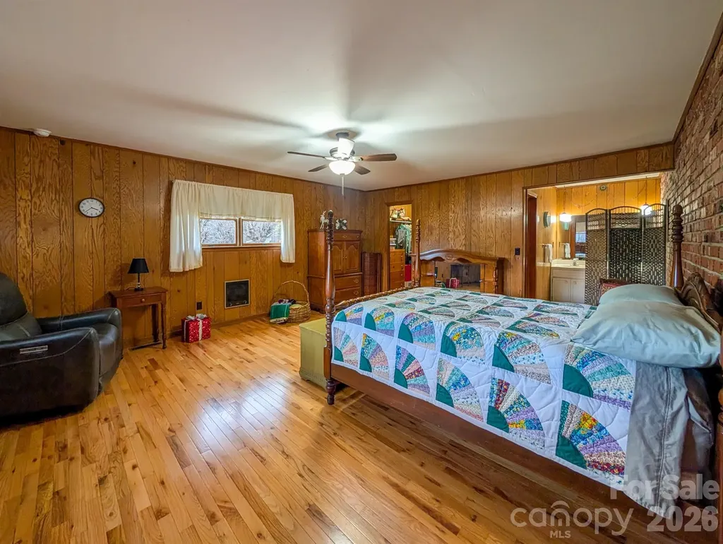 39 Hawthorne Lane Burnsville NC 28714
