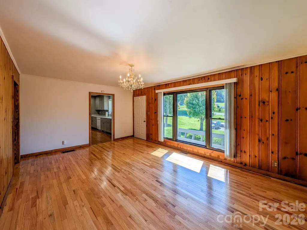 39 Hawthorne Lane Burnsville NC 28714