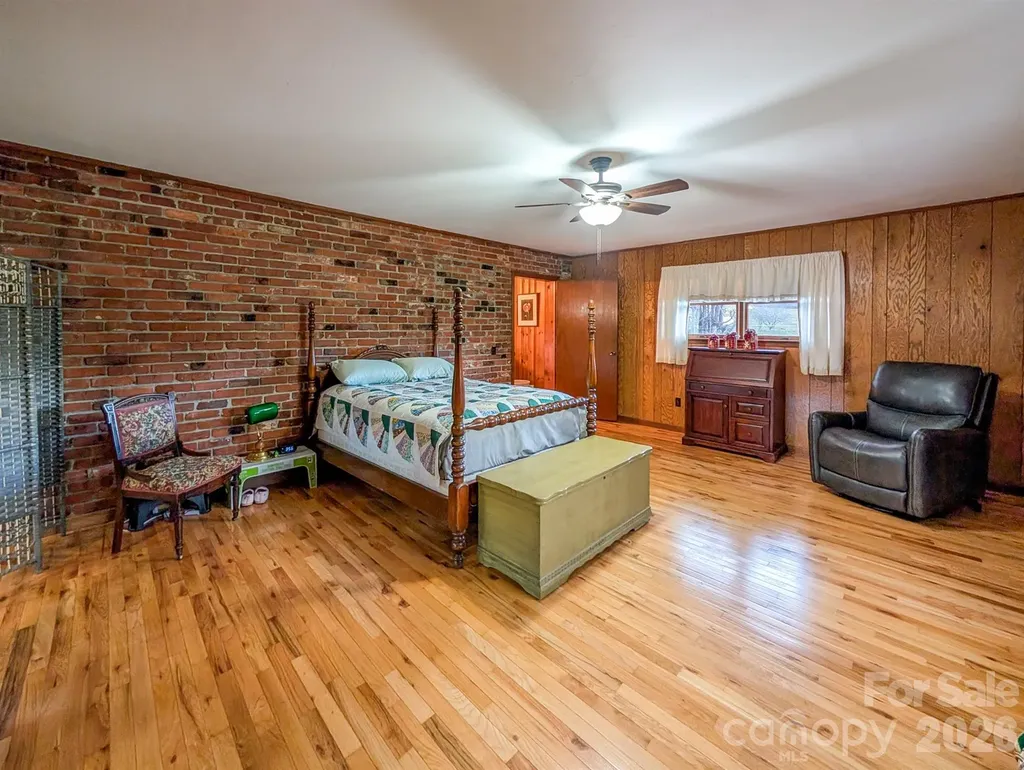 39 Hawthorne Lane Burnsville NC 28714