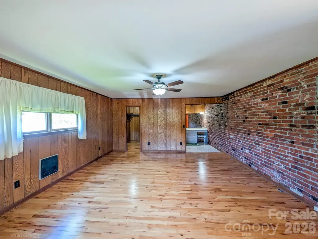 39 Hawthorne Lane Burnsville NC 28714