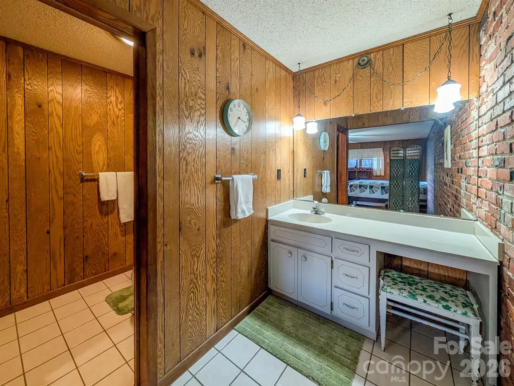 39 Hawthorne Lane Burnsville NC 28714