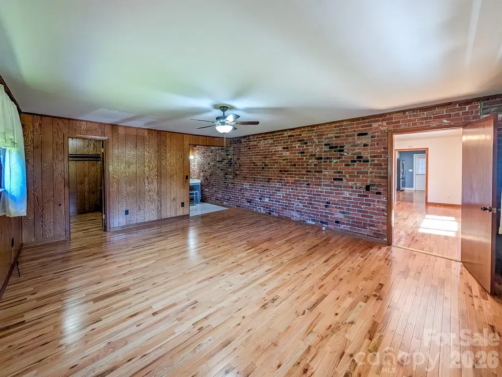 39 Hawthorne Lane Burnsville NC 28714