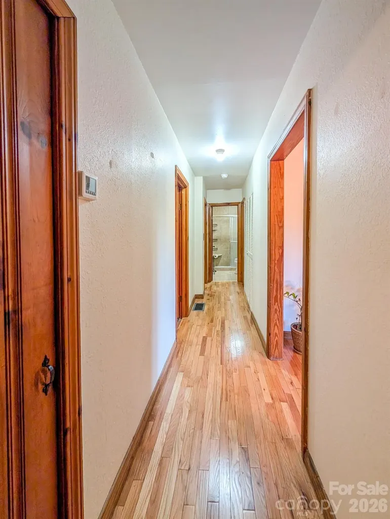 39 Hawthorne Lane Burnsville NC 28714