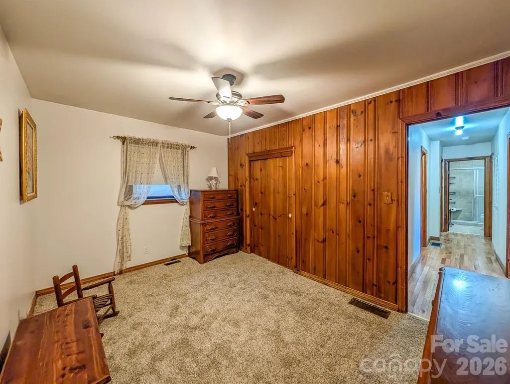 39 Hawthorne Lane Burnsville NC 28714