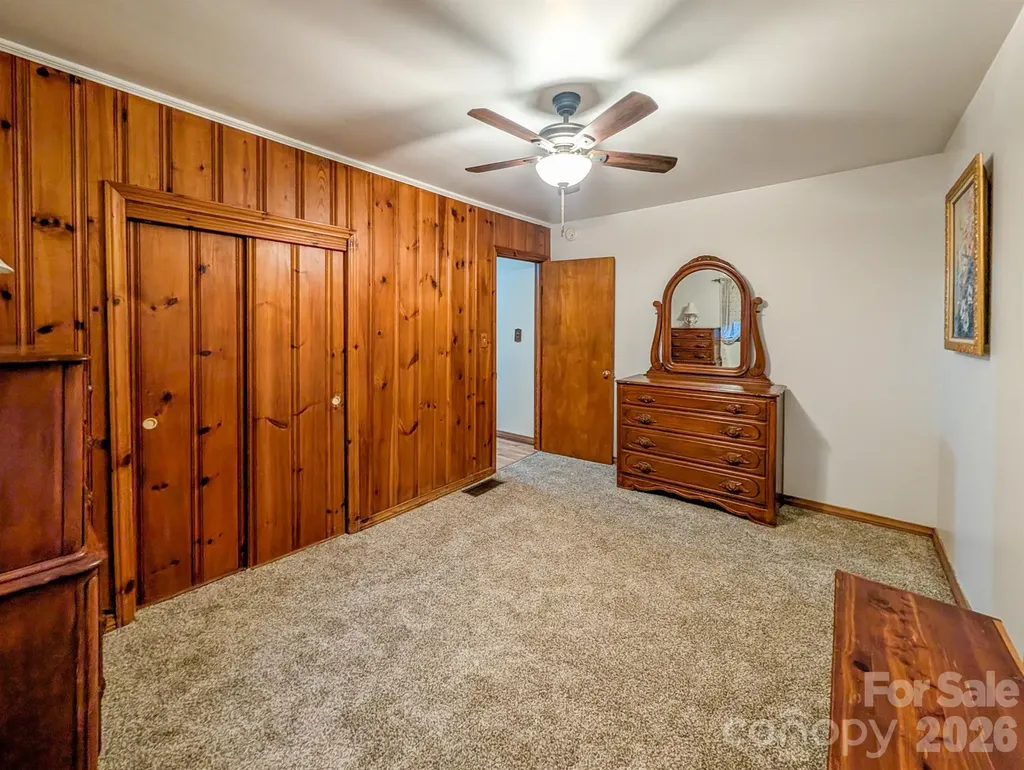 39 Hawthorne Lane Burnsville NC 28714