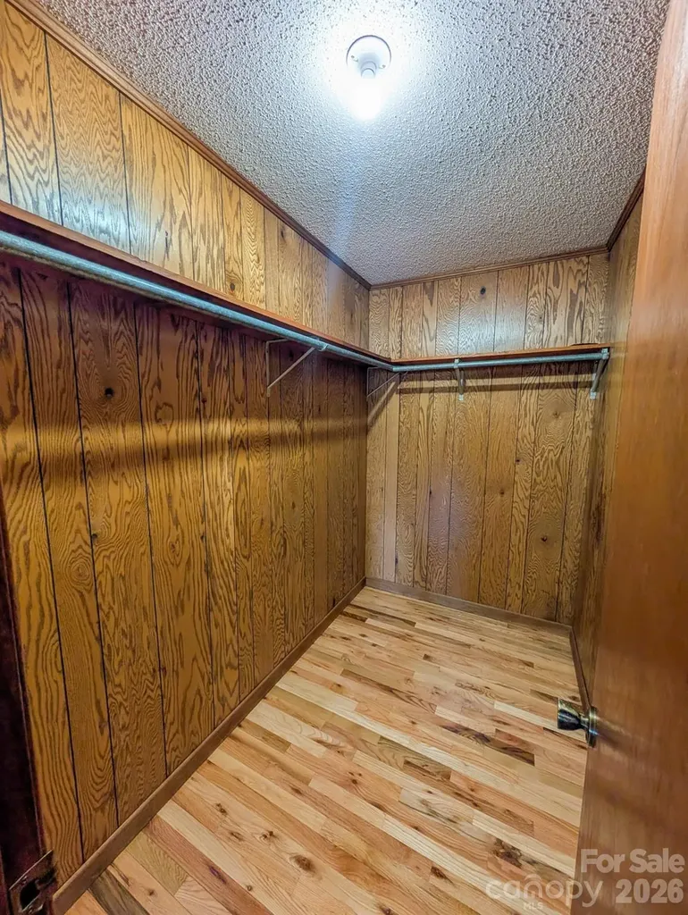39 Hawthorne Lane Burnsville NC 28714