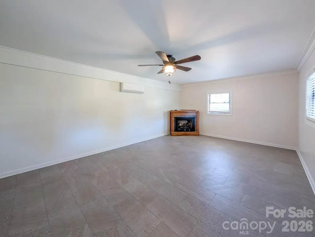 39 Hawthorne Lane Burnsville NC 28714