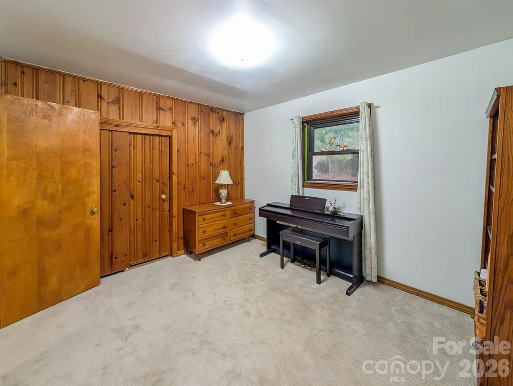 39 Hawthorne Lane Burnsville NC 28714