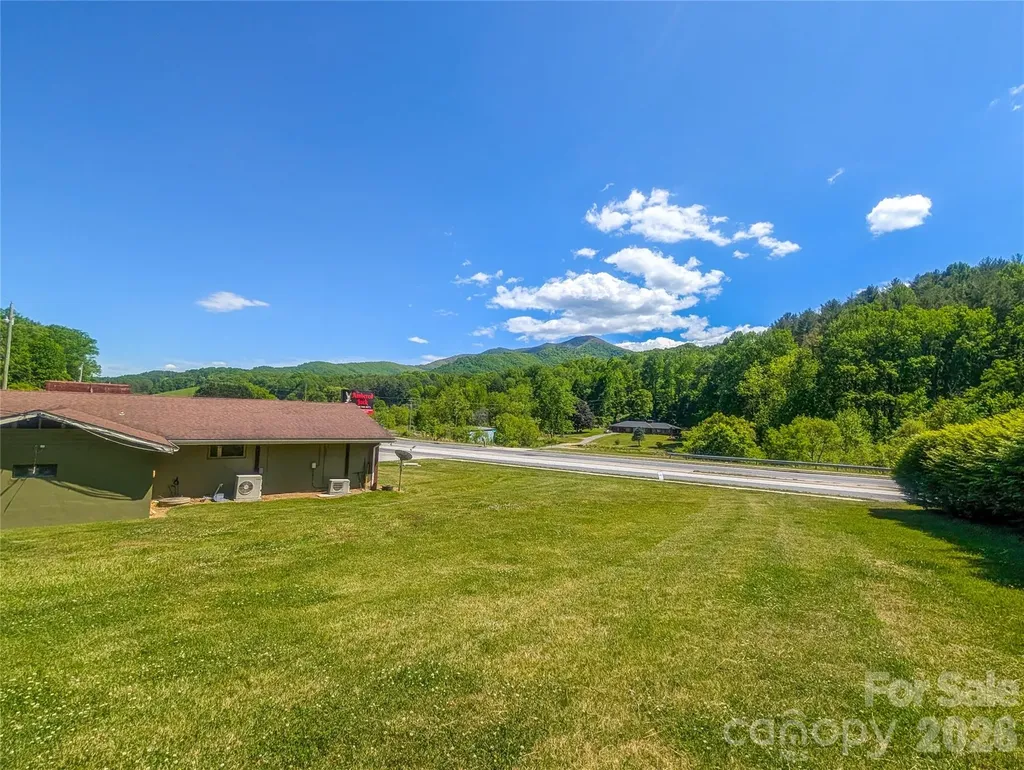 39 Hawthorne Lane Burnsville NC 28714